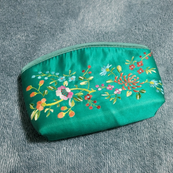 Silk embroidered clutch/ makeup bag - Picture 2 of 6